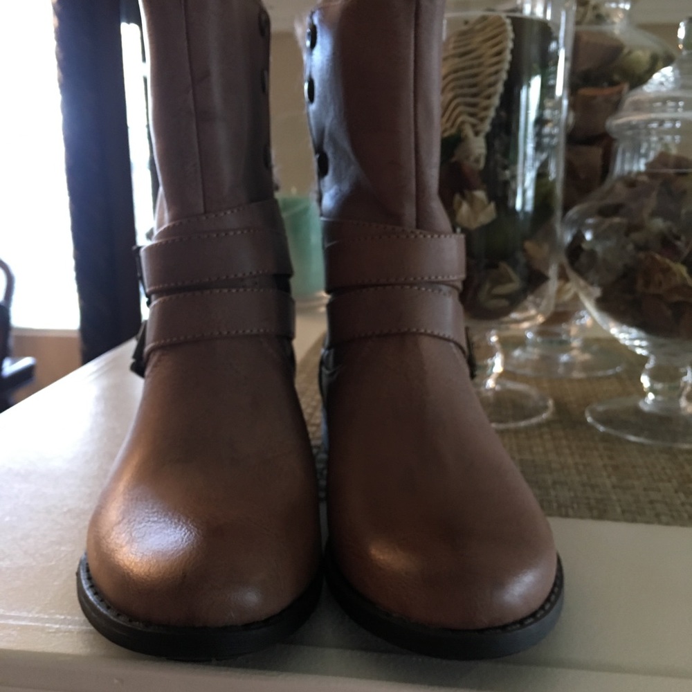 Boots - Picture 2 of 5